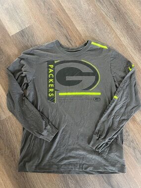 (12) Nike Green Bay Gray Long-Sleeve Logo Tee
